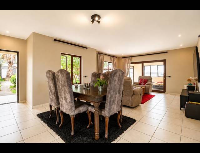 3 BEDROOM HOUSE FOR SALE IN MIDSTREAM ESTATE